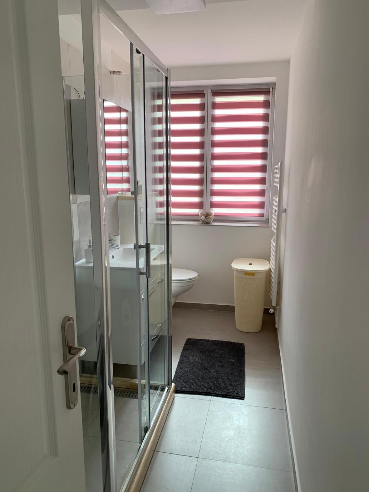 Rose Apartment Piatra Neamţ Eksteriør bilde